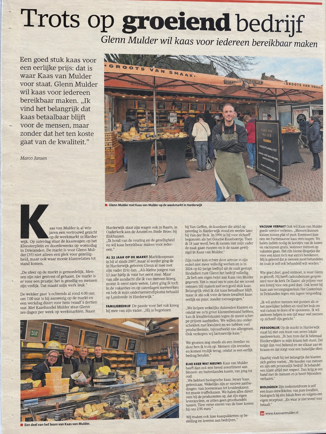 Krantenknipsel: Trots op groeiend bedrijf — Glenn Mulder wil kaas voor iedereen bereikbaar maken, met een foto van Glenn voor zijn kaaskraam op de markt